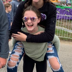 Meet your Posher, Elise